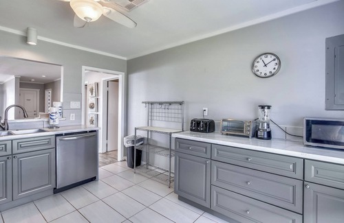 Bermuda Beach Cottage | Beachfront Bliss at Bermuda with Ocean Views & Pet-Friendly Stays