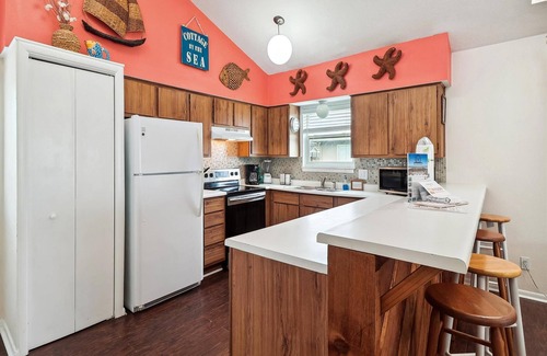 Bermuda Beach House | Beachfront Bermuda Bungalow with Ocean View Amenities