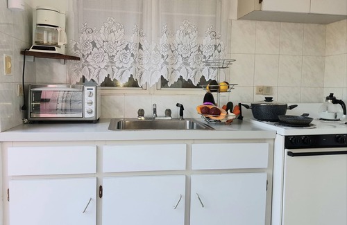 Southampton House | Top-Rated Bermuda Connections Guest House with Ocean Views