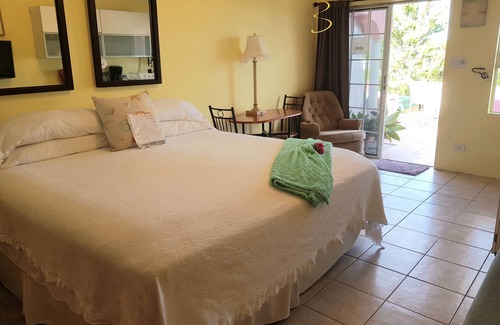 Southampton House | Top-Rated Bermuda Connections Guest House with Ocean Views