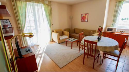 Bukfurdo Apartment | Family-Friendly Retreat at Bernadett Villa Apartman 2