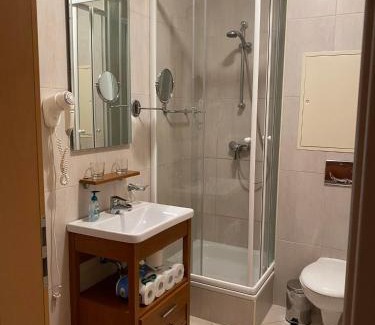Bukfurdo Apartment | Family-Friendly Retreat at Bernadett Villa Apartman 2