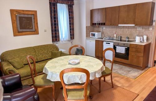 Bukfurdo Apartment | Discover Bernadett Villa Apartman 3: Family-Friendly Retreat