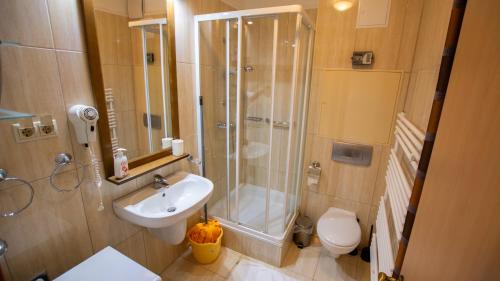 Bukfurdo Apartment | Discover Bernadett Villa Apartman 3: Family-Friendly Retreat