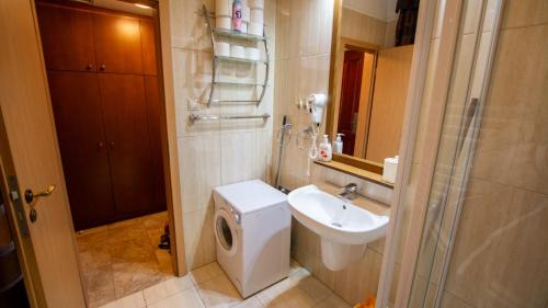 Bukfurdo Apartment | Discover Bernadett Villa Apartman 3: Family-Friendly Retreat