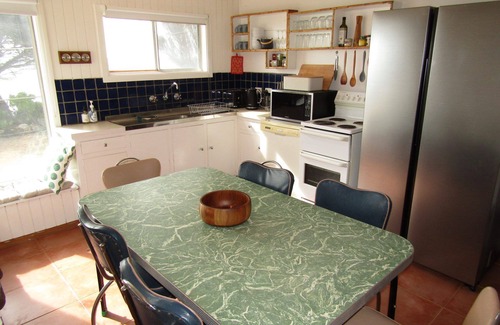 Para Wurlie House | Beachfront Bliss at Bernie's with Ocean Views & Family Perks