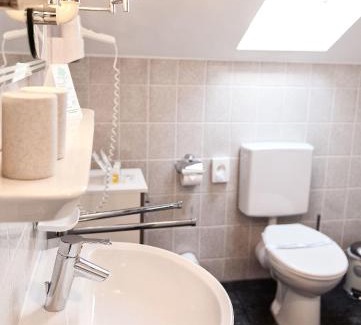 Busum Hotel | Bernstein-Hotel Bootshaus: Pet-Friendly Oceanfront Escape