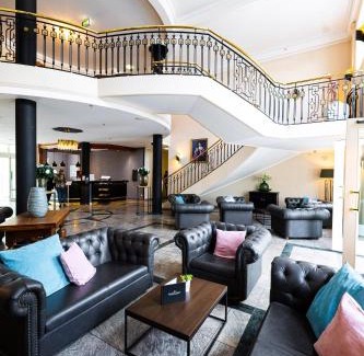 Ballenstedt Hotel | Elegant Bernstein Schlosshotel Ballenstedt with Pool & Dining