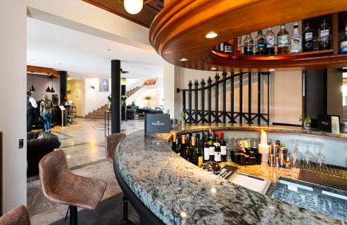 Ballenstedt Hotel | Elegant Bernstein Schlosshotel Ballenstedt with Pool & Dining