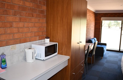 Berrigan Hotel | Discover Comfort at Berrigan Motel with Family-Friendly Amenities