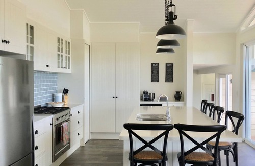 Berry House | Berry Downs Cottage: Pool, Tennis Court & Ocean Views