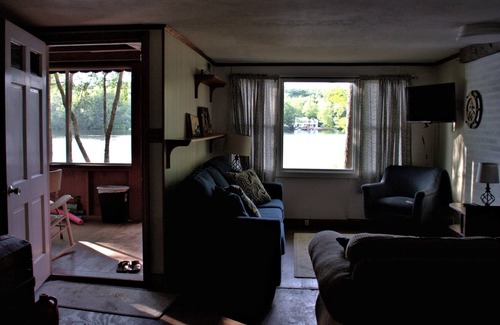 Lochmere Cottage | Cozy Berry Family Cottages - Perfect for Kids & Breakfast
