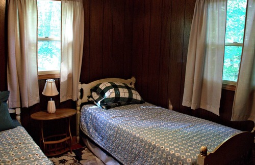 Lochmere Cottage | Cozy Berry Family Cottages - Perfect for Kids & Breakfast