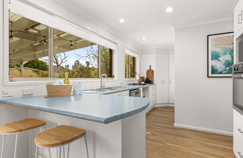 Vincentia House | Experience Berry Haven: Pet-Friendly Hotel with Ocean Views