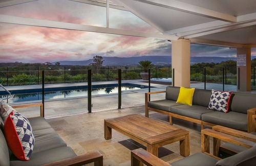 Berry House | Berry Holiday Accommodation - Cullengetty Estate - on 5 acres - close to beach