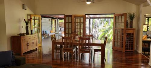 Berry Springs House | Berry Springs Tropical Retreat: Family-Friendly Oceanfront Escape