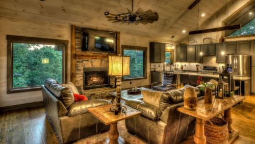 Blue Ridge House | Guest Rated 10/10: Bert's Hideaway with Hot Tub Access