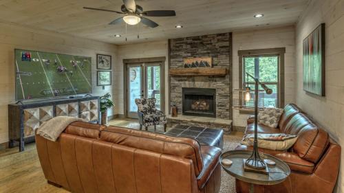 Blue Ridge House | Guest Rated 10/10: Bert's Hideaway with Hot Tub Access