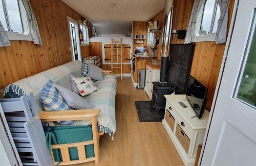 Ross-on-Wye Apartment | Explore Bertha's Box: Pet-Friendly Family Retreat Awaits
