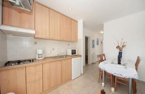 Brna Apartment | Bertie's Lodge - Two Bedroom Apartment with Terrace and Sea View A1