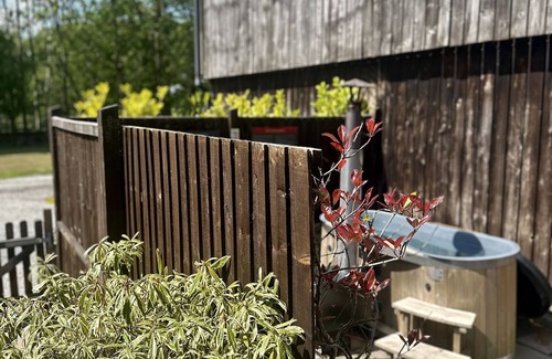 Foolow Cottage | Bertie's Retreat: Cozy Accommodation for Two with Breakfast