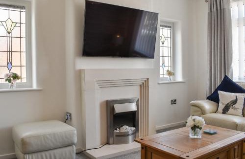 Thornton-Cleveleys House | Family-Friendly Stay at Berwick Lodge with Kitchen Amenities
