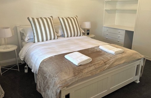 Bowral Cottage | Inviting Berwyn Cottage Bowral, Steps to Central Attractions