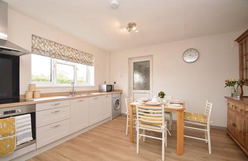 Kingswood House | Family-Friendly Berwyn View with Garden in Welshpool