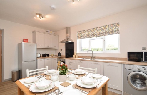Kingswood House | Family-Friendly Berwyn View with Garden in Welshpool