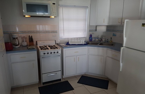 South Palmetto Point Cottage | Cozy Beside The Pointe 1 Bedroom Cottage with Kitchen
