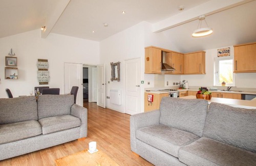 Eype House | Idyllic Seaside Retreat: 4-Star Family-Friendly Getaway