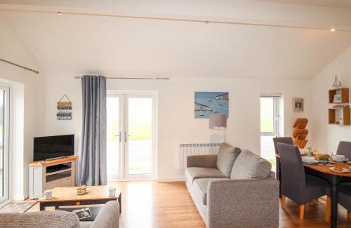Eype House | Idyllic Seaside Retreat: 4-Star Family-Friendly Getaway