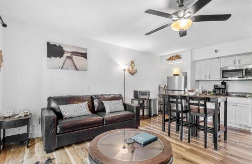 Dunedin Apartment | Experience Downtown Dunedin Life at Beso Del Sol Hotel