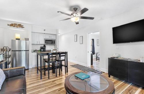Dunedin Apartment | Experience Downtown Dunedin Life at Beso Del Sol Hotel
