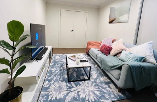 Mernda House | Bespoke Modern Home Self Check-In & Parking