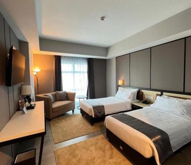 Surabaya Hotel | Relax at BeSS Mansion Hotel Surabaya with Ocean View Pool