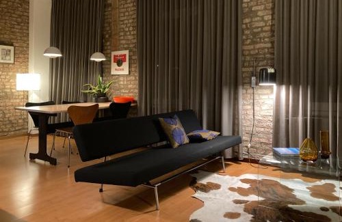 Jekerkwartier Apartment | Discover Besselaar Apartments: A 4-Star Getaway Rated 9.5