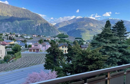 Miege Apartment | Ideal Location for Exploring Valais – Pet and Child Friendly