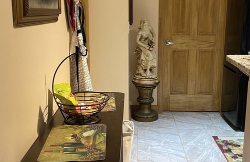 Union City Apartment | Convenient Apartment Near NYC with Spa and Breakfast