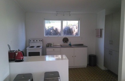 Te Akau House | Ideal Getaway at Best Bach by the Beach in Port Waikato