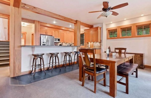 Coolin House | Experience the Best Beachfront Getaway in Huckleberry Bay