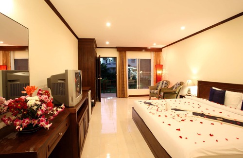 Cherngtalay Resort | Budget-Friendly Hotel Steps from Bang Tao Beach