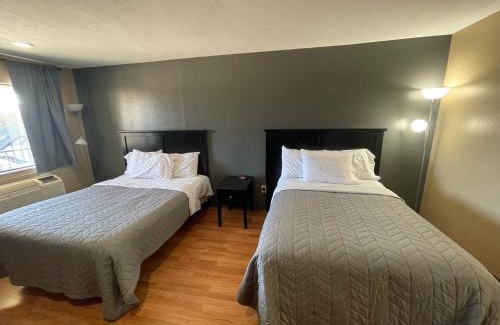 Bastrop Hotel | Budget-Friendly Inn with Pet Friendly and Family Amenities