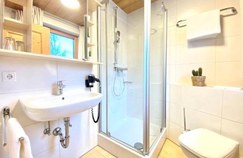 Hopferau Apartment | Inviting Studio Apartment with Ocean View and Kitchen
