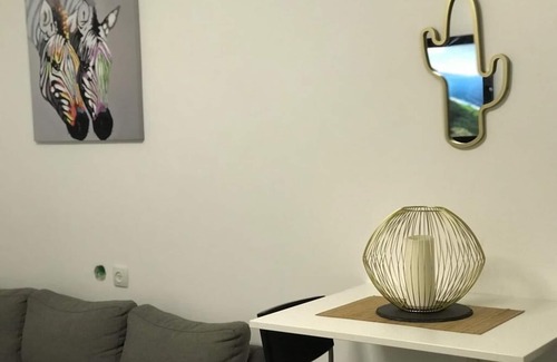 Kiryat Motzkin House | Discover Haifa's Central Gem: Beach, Pool & Breakfast Included