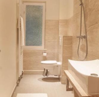 Tempelhof-Schoeneberg Apartment | Ideal City Retreat Steps from Checkpoint Charlie