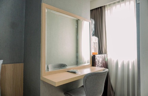 Ciputat Apartment | Cozy Modern Studio at Baileys Apartment - Pool & Breakfast
