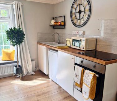Ravensden Apartment | Best Deal 1 Bed Apartment 5 minutes from Bedford