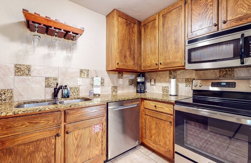 North Park City Condo | Ideal Stay Near PC Mountain Resort with Hot Tub Amenities