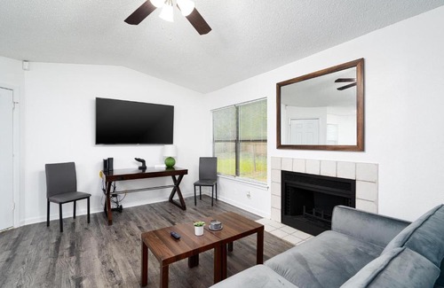 West San Antonio House | Budget-Friendly Entire House Near San Antonio Attractions